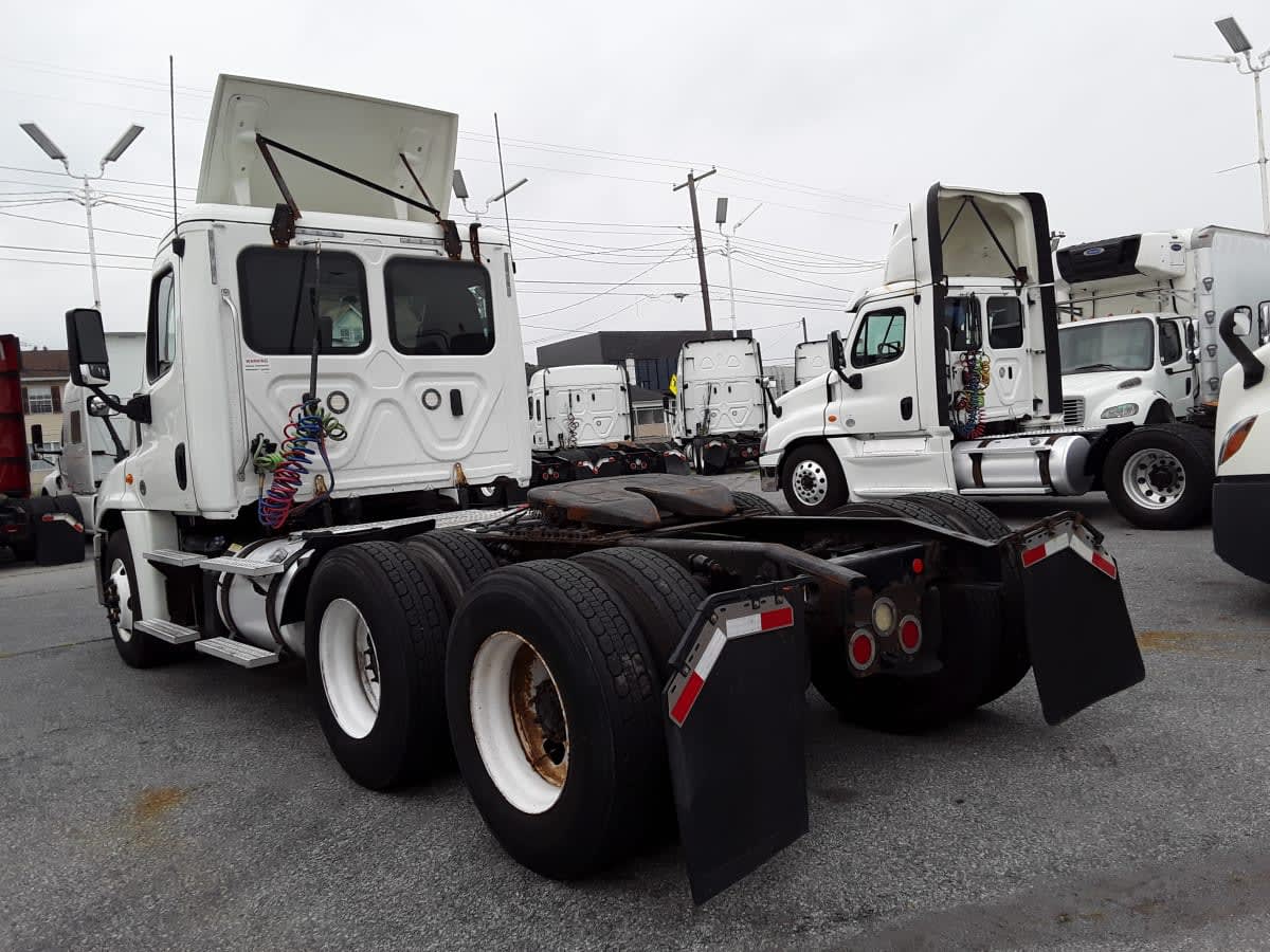 2018 Freightliner CASCADIA 125 800115