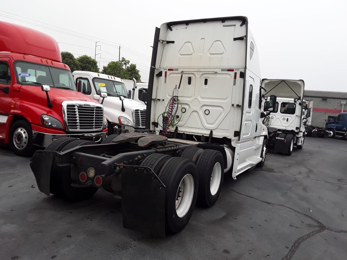 2018 Freightliner/Mercedes CASCADIA 125 800147