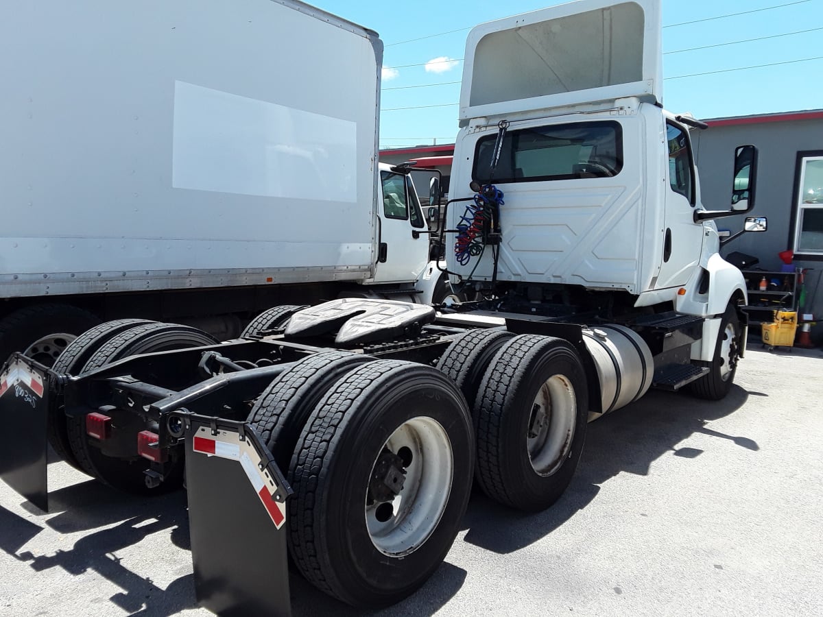 2018 Navistar International LT625 DAYCAB T/A 800325