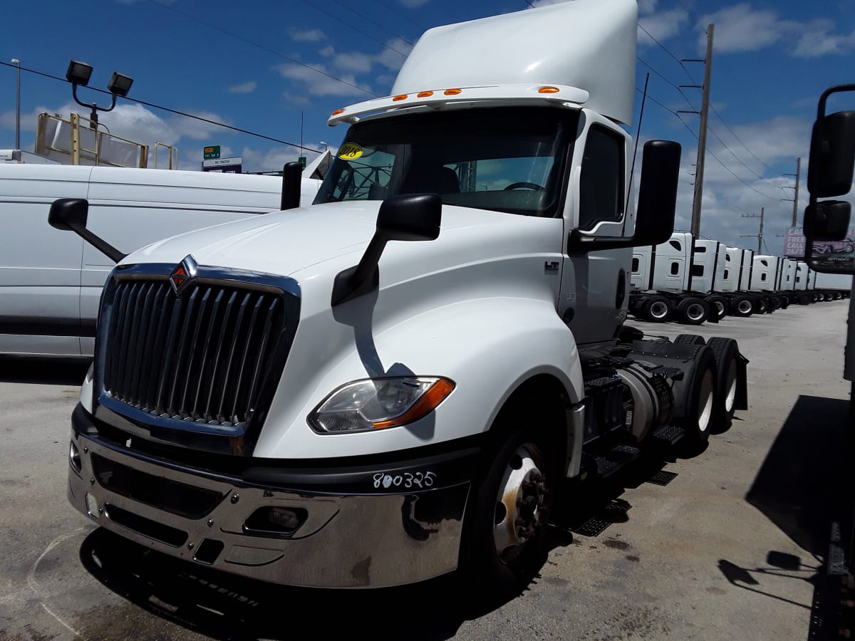2018 Navistar International LT625 DAYCAB T/A 800325