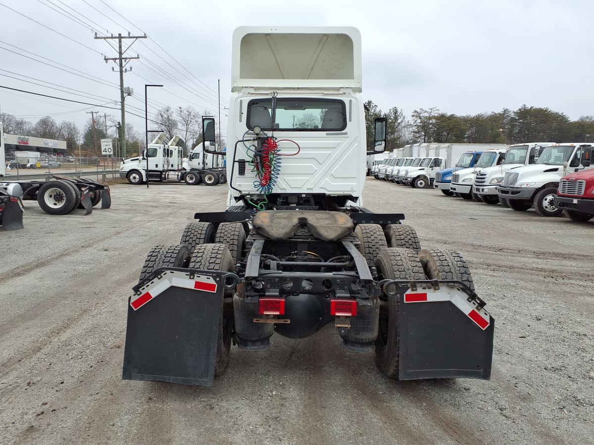 2018 Navistar International LT625 DAYCAB T/A 800329