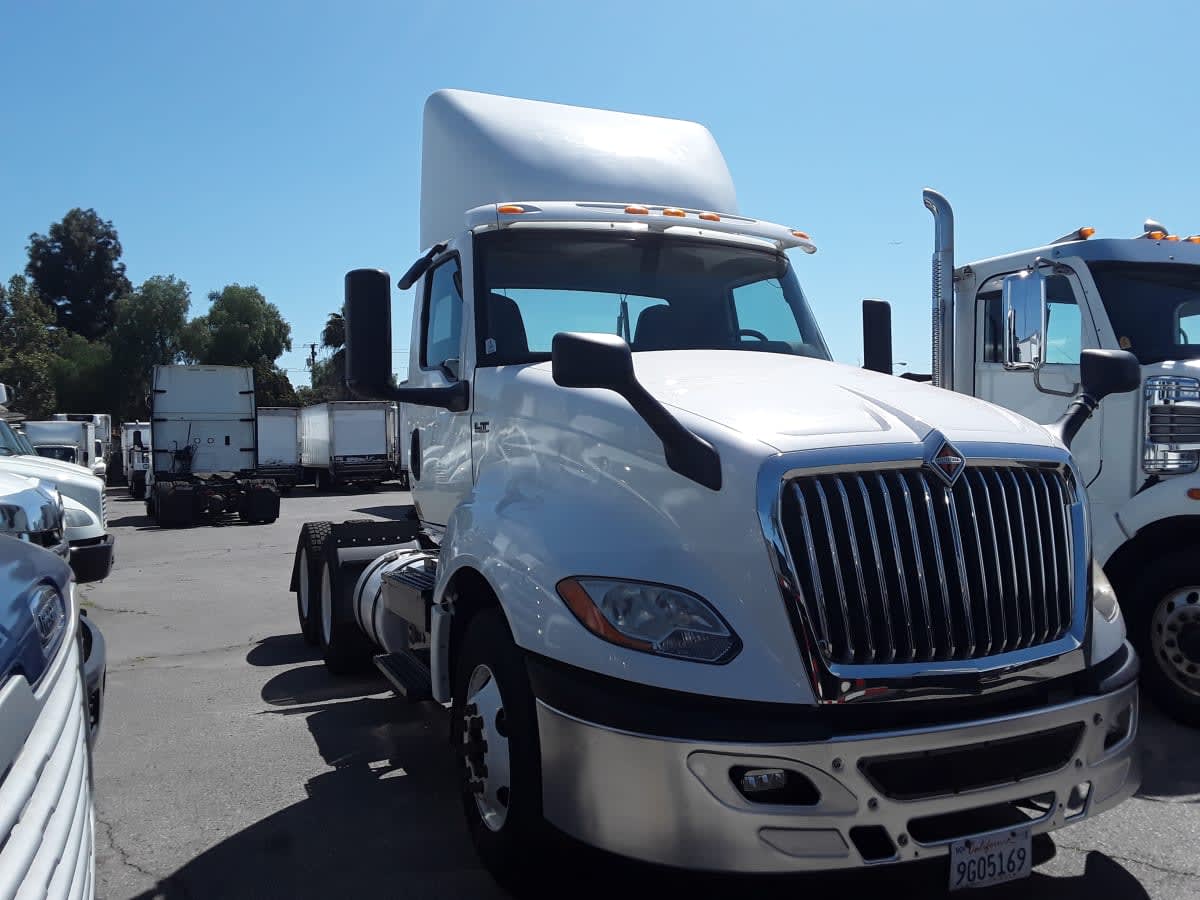 2018 International - image 3