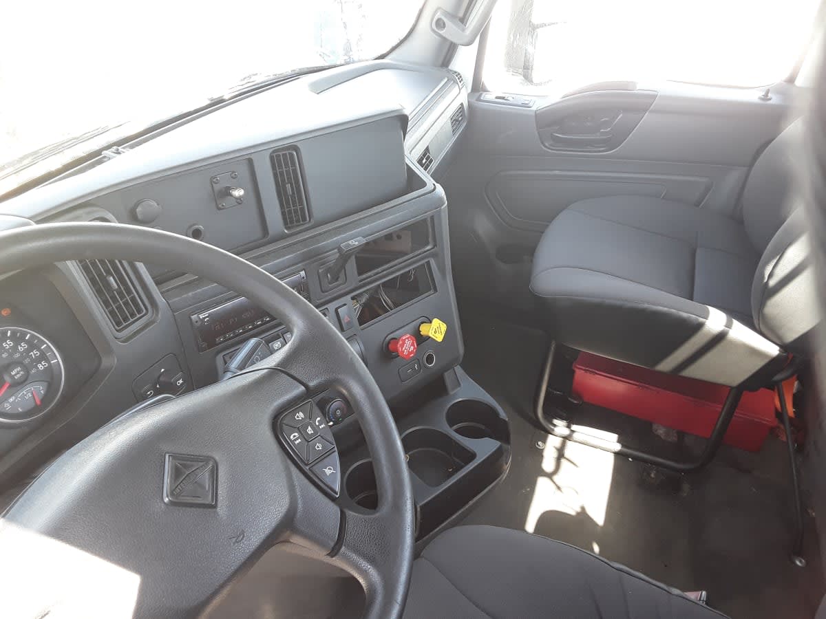 2018 International - image 7