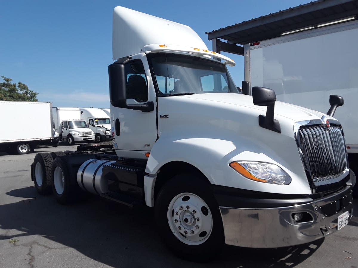 2018 International - image 3