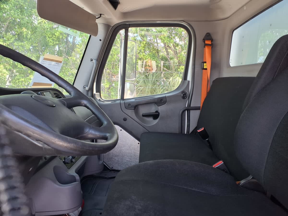 2018 Freightliner/Mercedes M2 106 800421