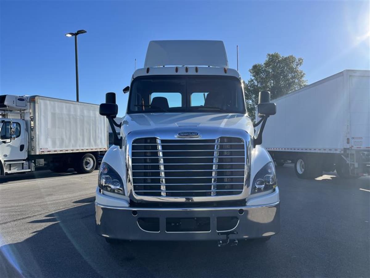2019 Freightliner - image 2