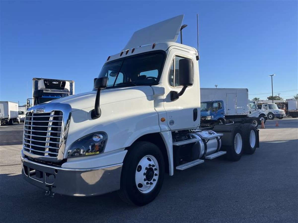 2019 Freightliner - image 1