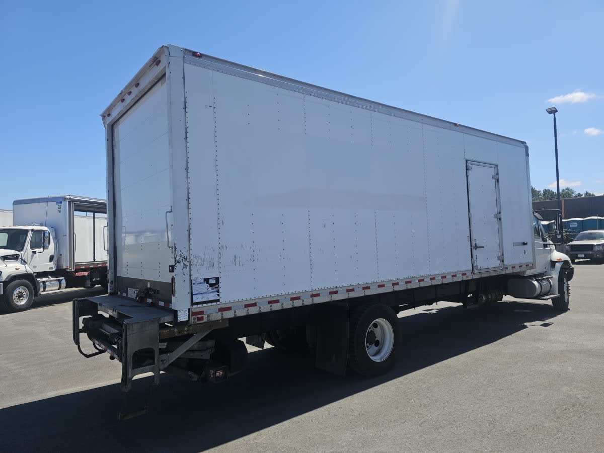2018 Navistar International 4300 802328