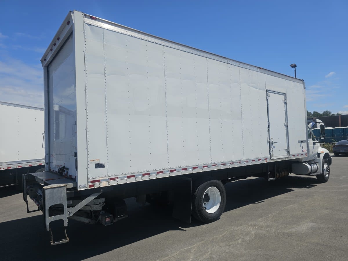 2018 Navistar International 4300 802338