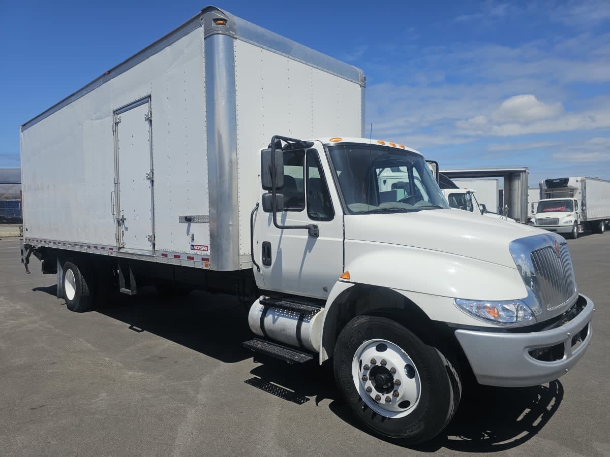 2018 Navistar International 4300 802338