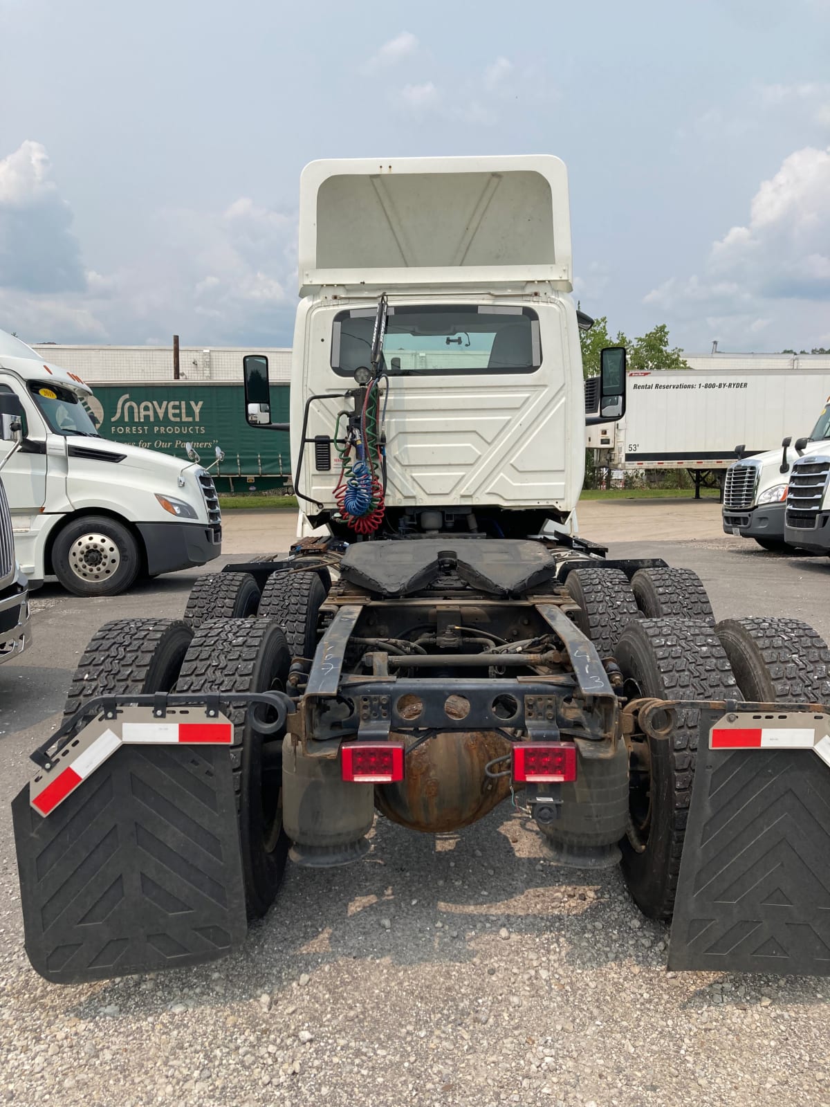 2019 Navistar International LT625 DAYCAB T/A 802421