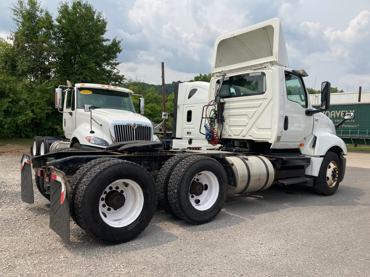 2019 Navistar International LT625 DAYCAB T/A 802421