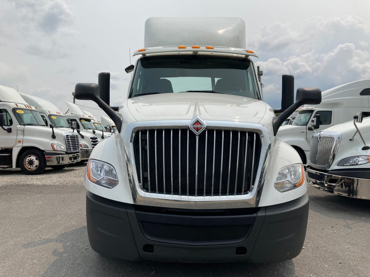 2019 Navistar International LT625 DAYCAB T/A 802421