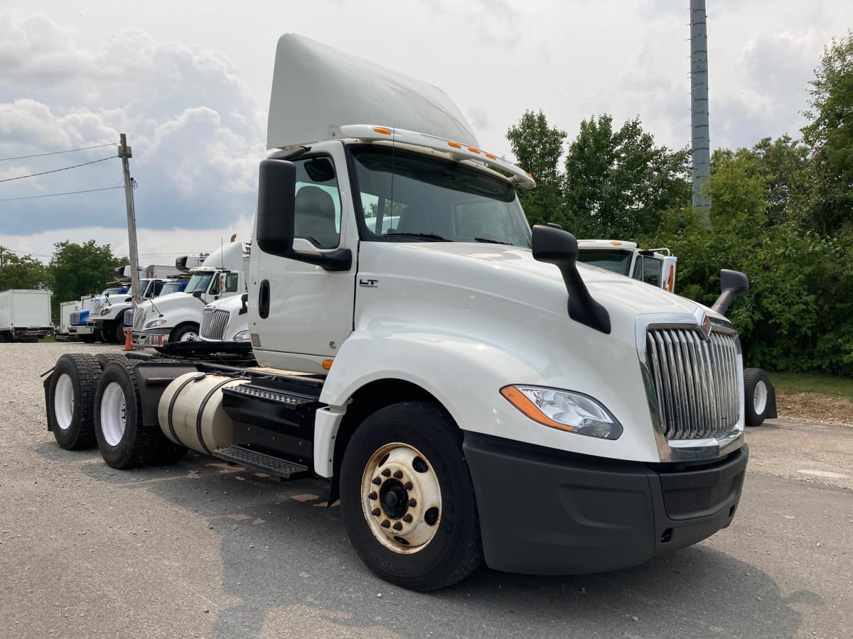 2019 Navistar International LT625 DAYCAB T/A 802421