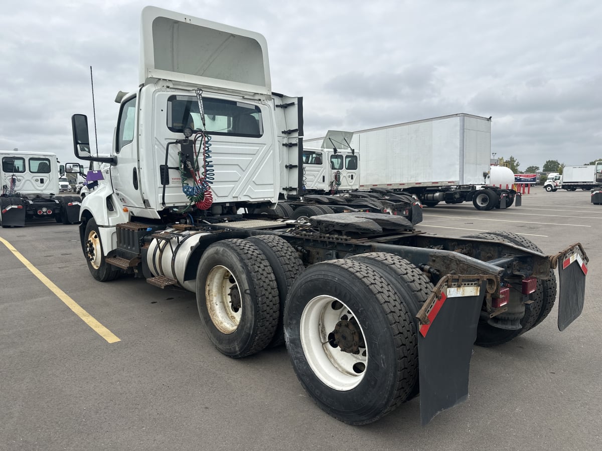 2019 Navistar International LT625 DAYCAB T/A 802422