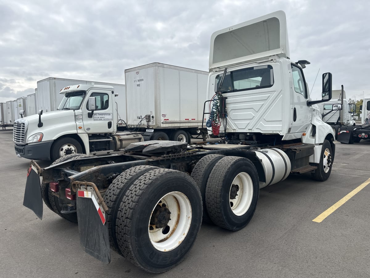 2019 Navistar International LT625 DAYCAB T/A 802422