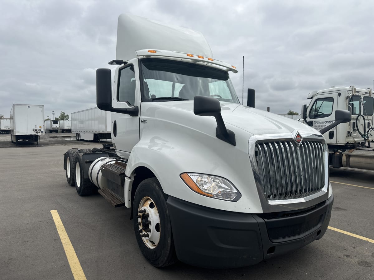 2019 Navistar International LT625 DAYCAB T/A 802422