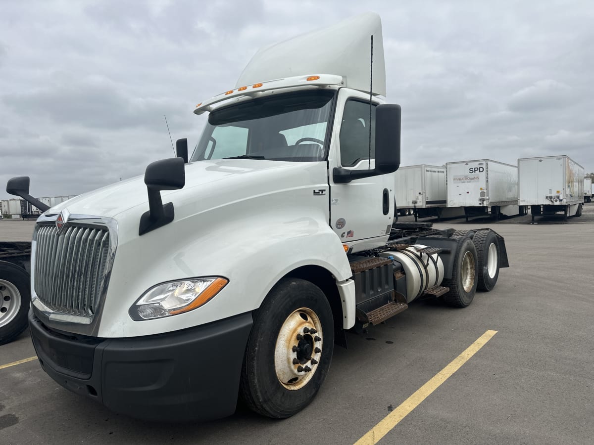 2019 Navistar International LT625 DAYCAB T/A 802422