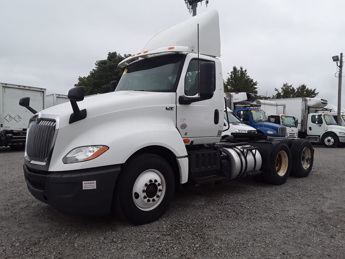 2019 Navistar International LT625 DAYCAB T/A 802423