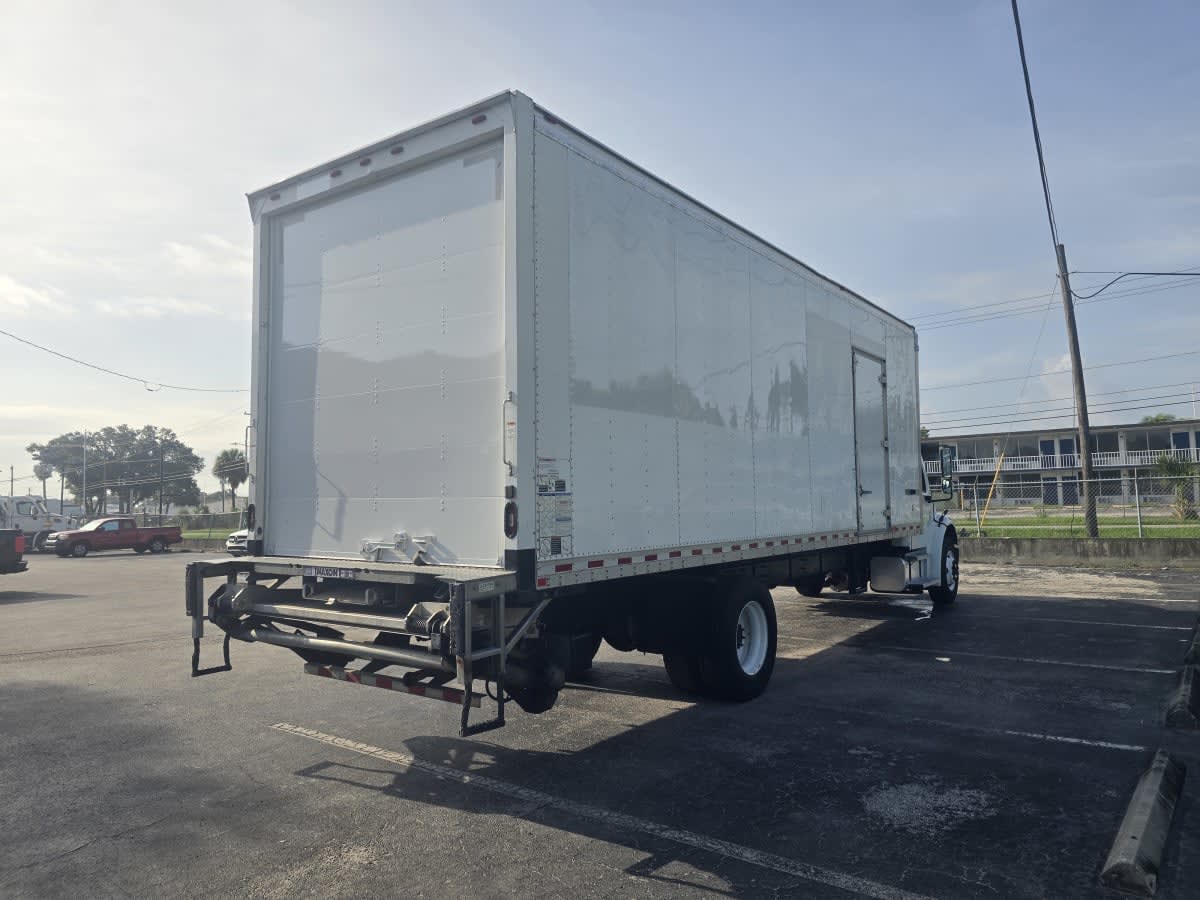 2018 Freightliner M2 106 in Tampa, FL — photo 6