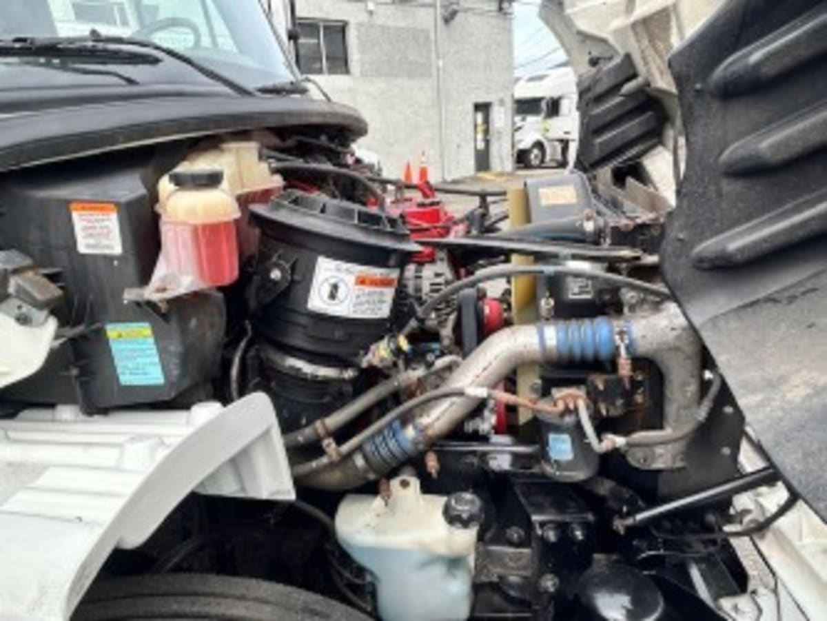 2018 Freightliner M2 106 802810
