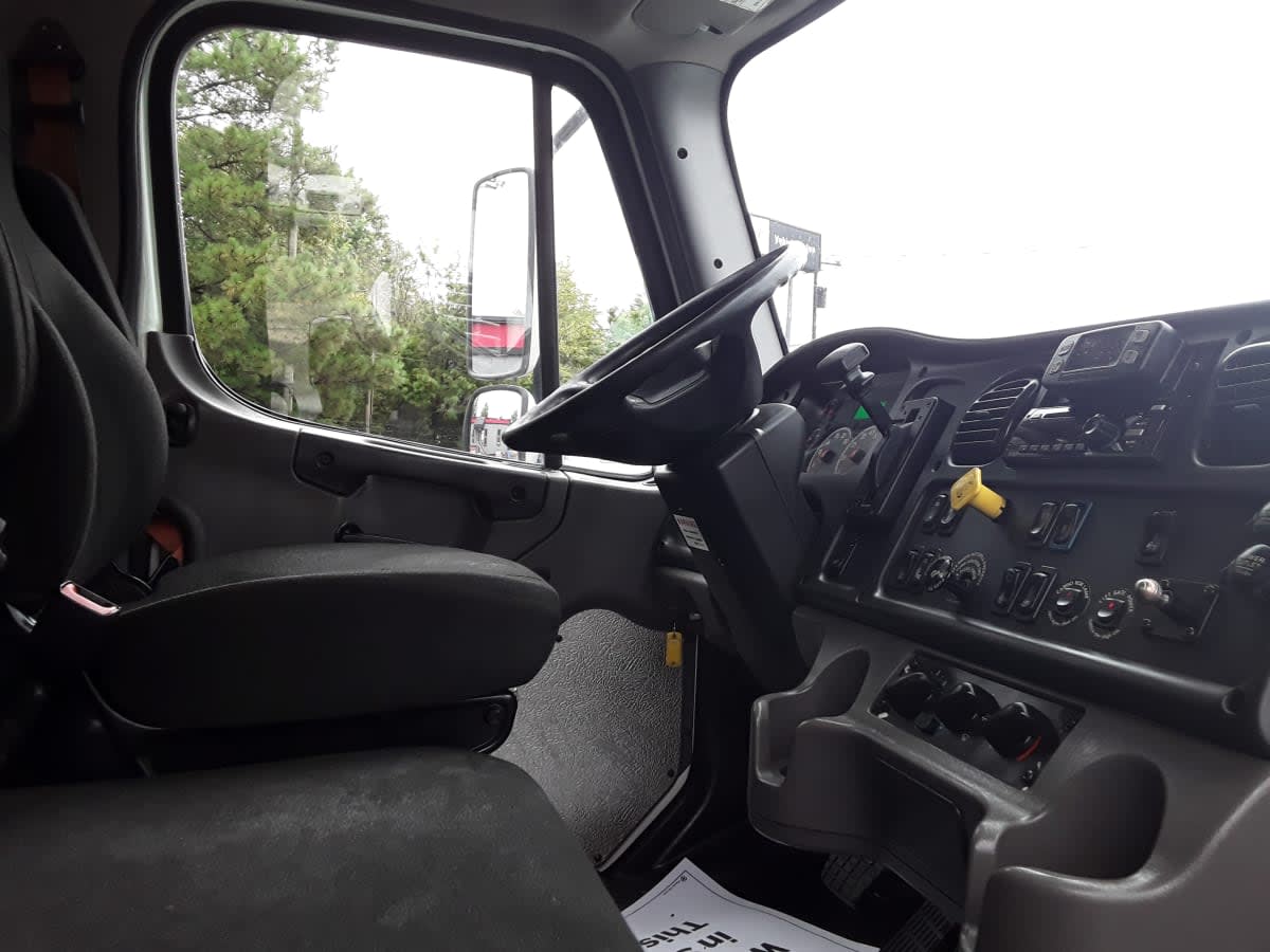 2018 Freightliner/Mercedes M2 106 802811