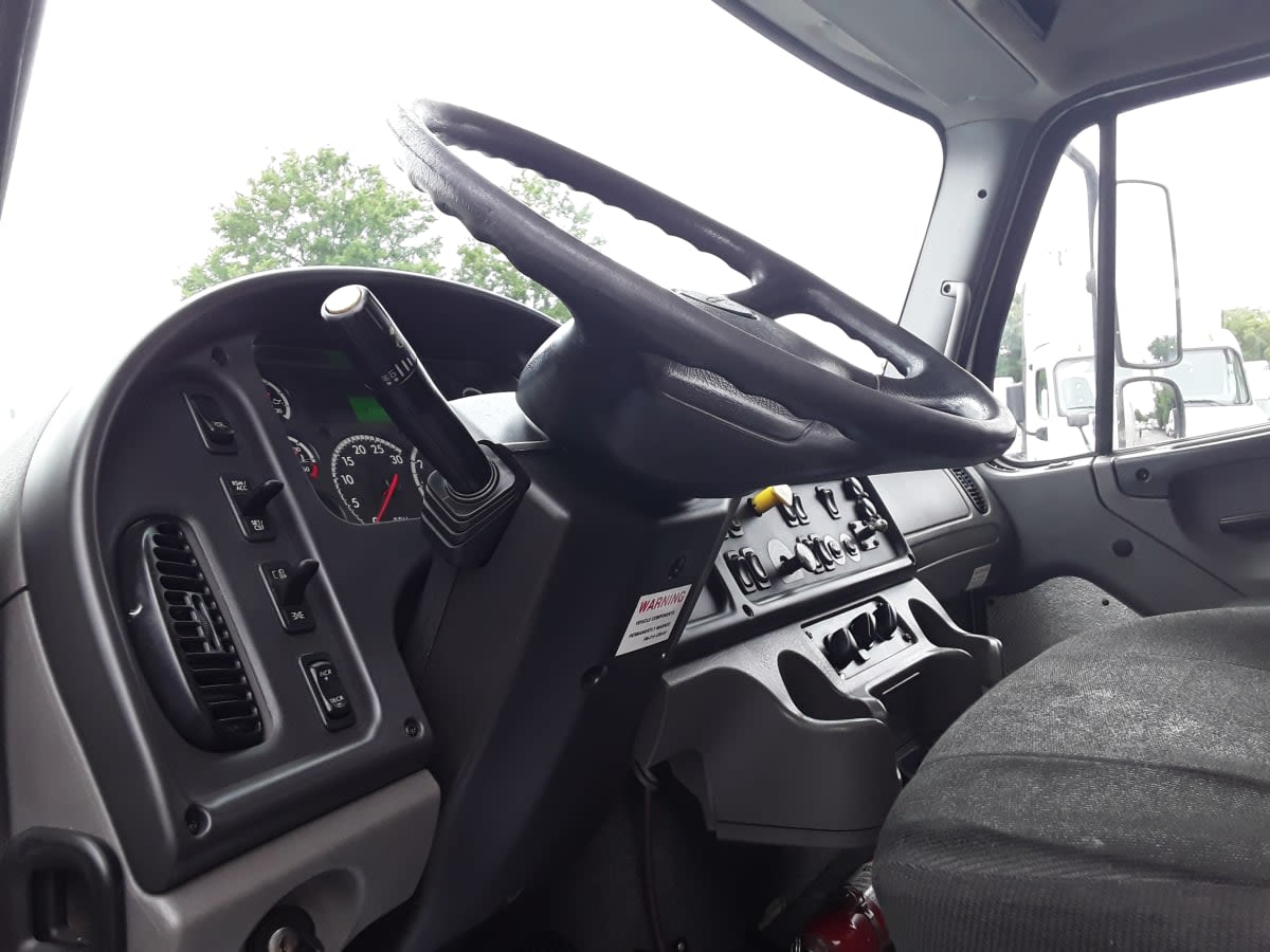 2018 Freightliner/Mercedes M2 106 802811