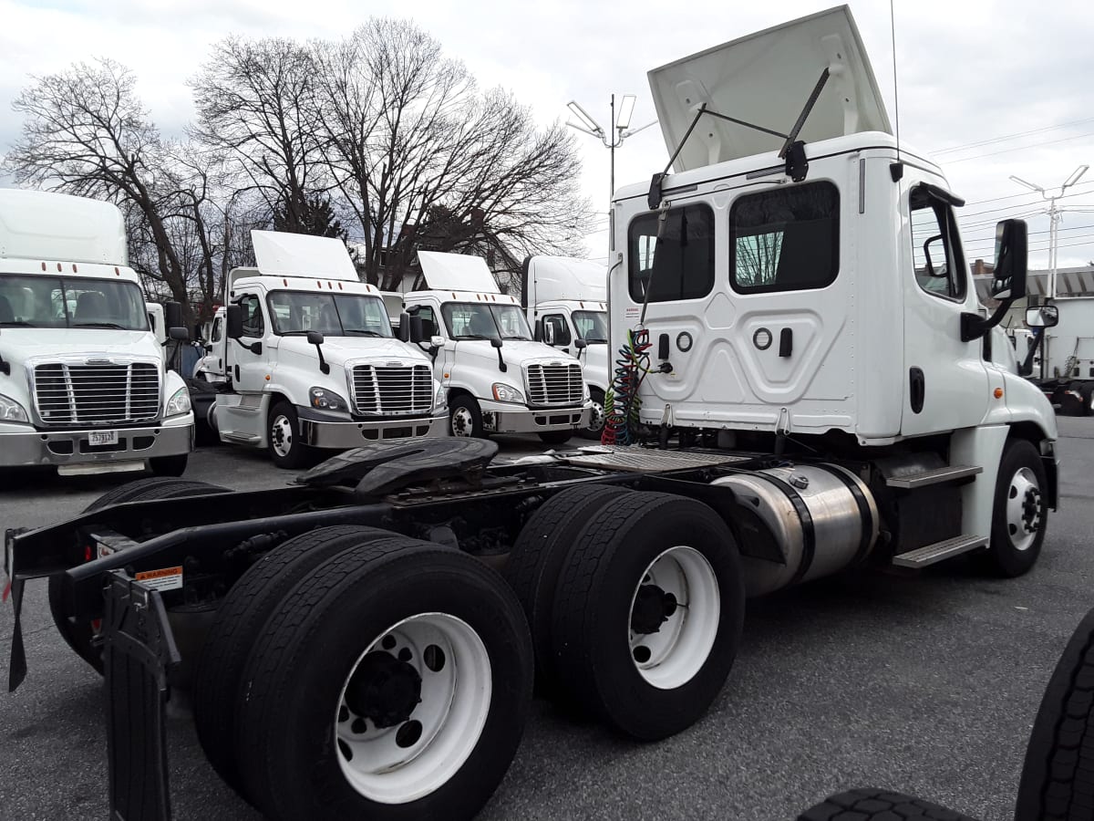 2019 Freightliner/Mercedes CASCADIA 125 803055