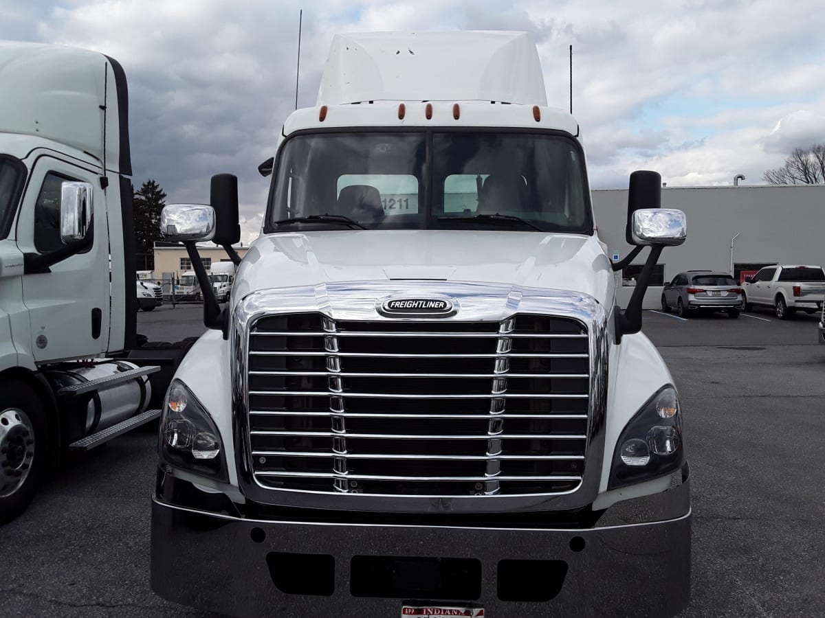 2019 Freightliner/Mercedes CASCADIA 125 803055