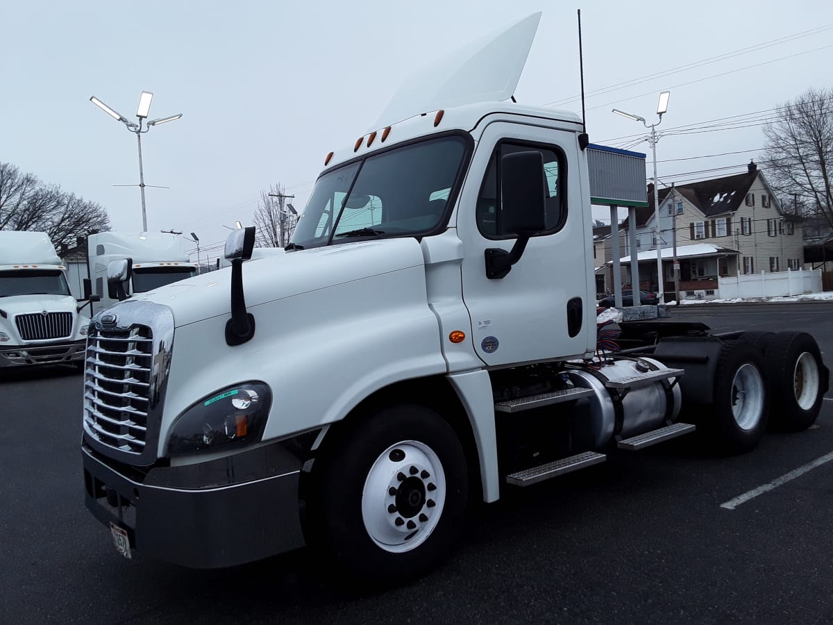 2019 Freightliner/Mercedes CASCADIA 125 803057