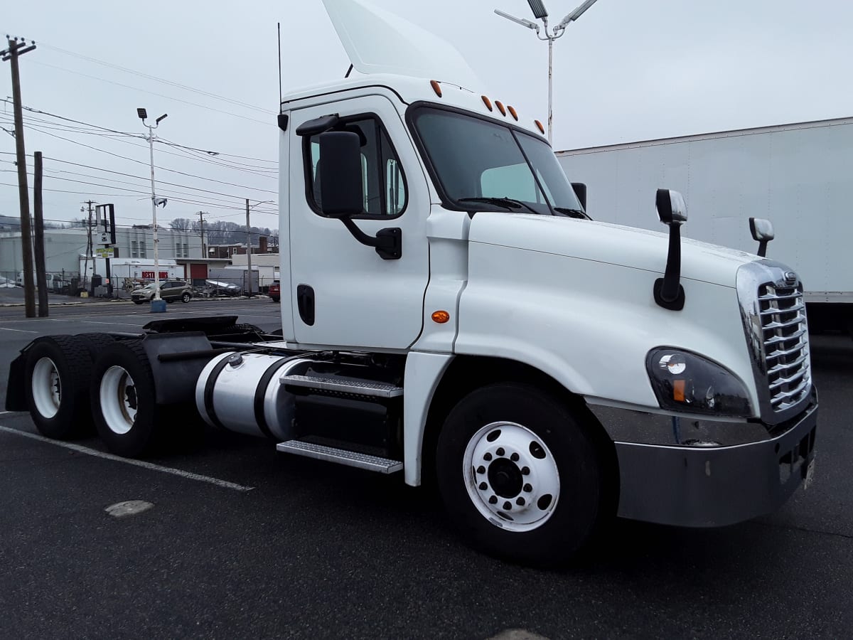 2019 Freightliner/Mercedes CASCADIA 125 803057