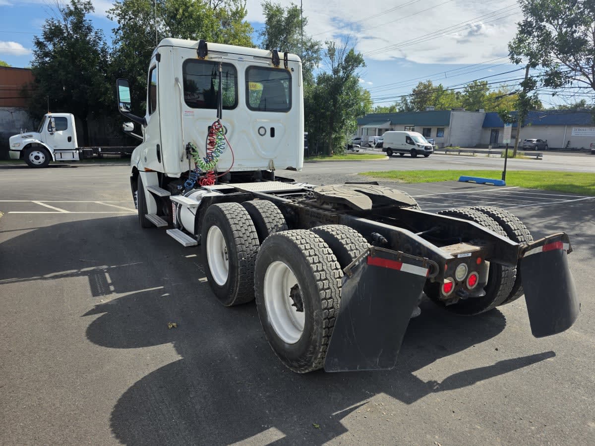 2018 Freightliner Cascadia in Bensalem, PA — photo 6
