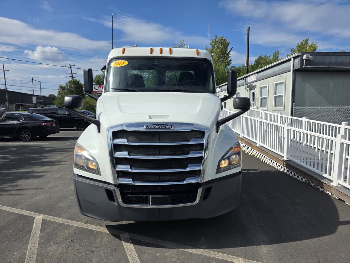 2018 Freightliner Cascadia in Bensalem, PA — photo 2
