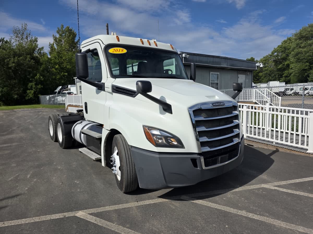 2018 Freightliner Cascadia in Bensalem, PA — photo 3