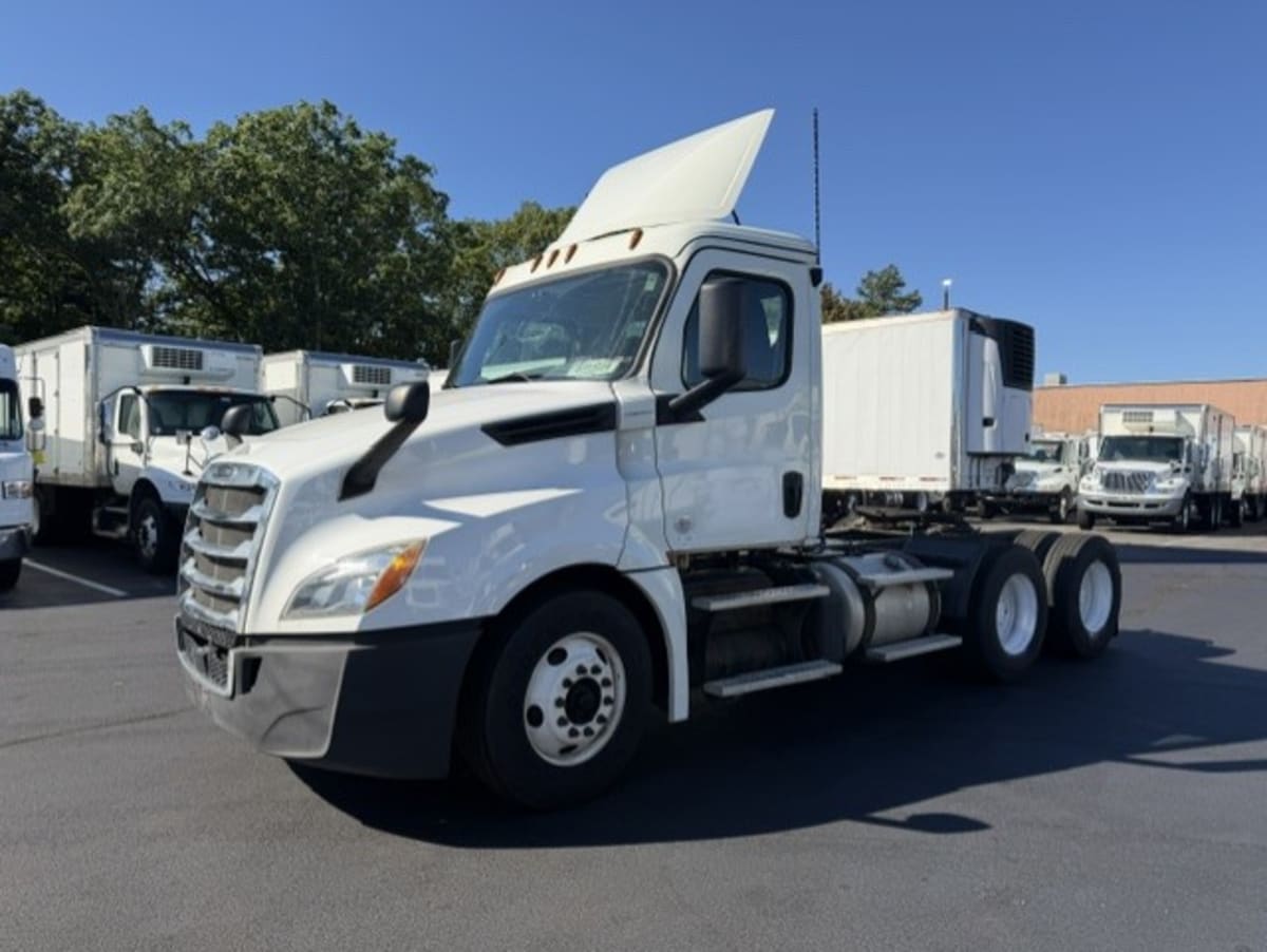 2018 Freightliner Cascadia in Farmingdale, NY