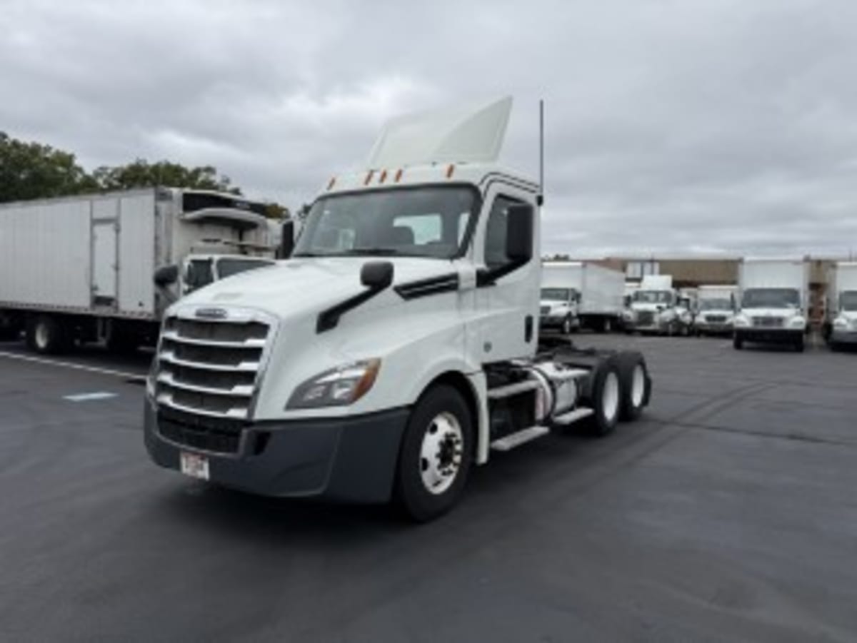 2018 Freightliner Cascadia in Farmingdale, NY