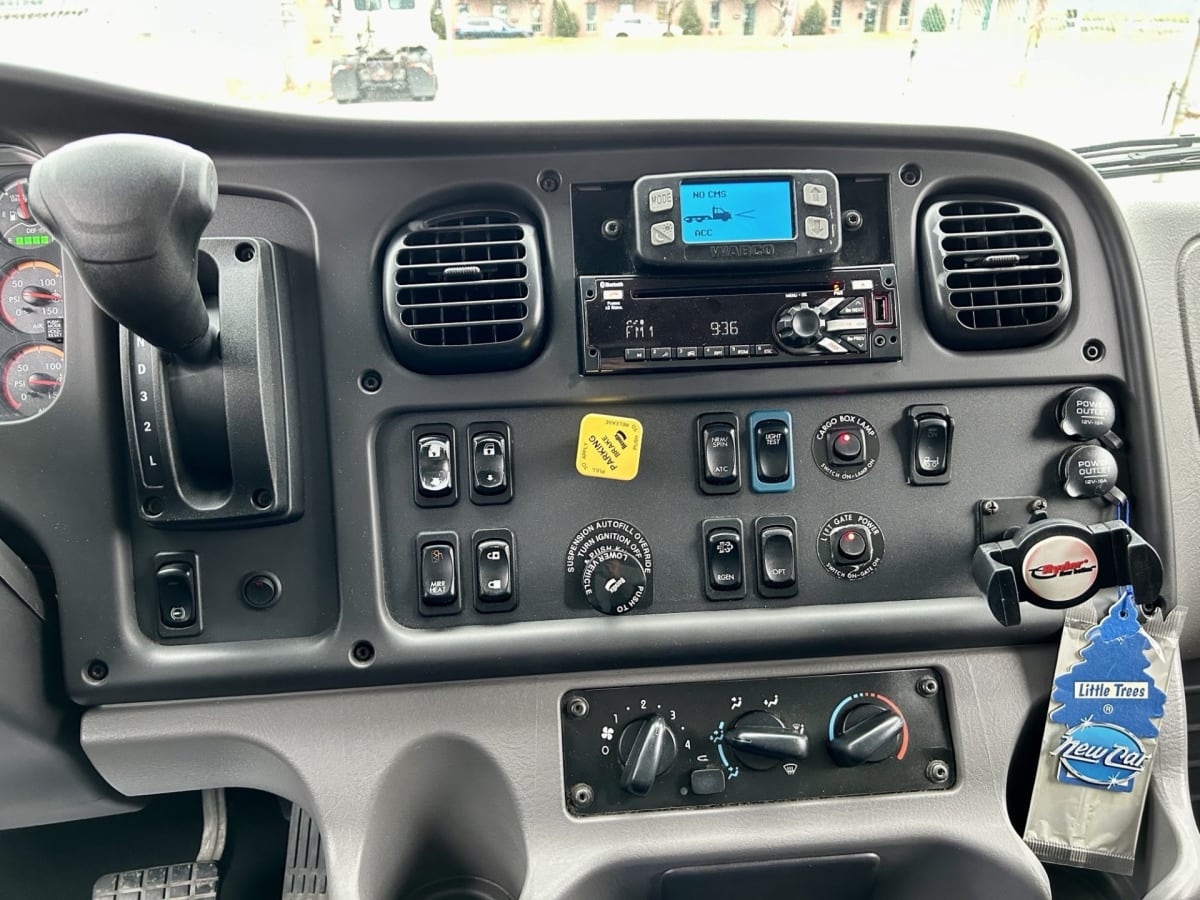 2018 Freightliner/Mercedes M2 106 803100