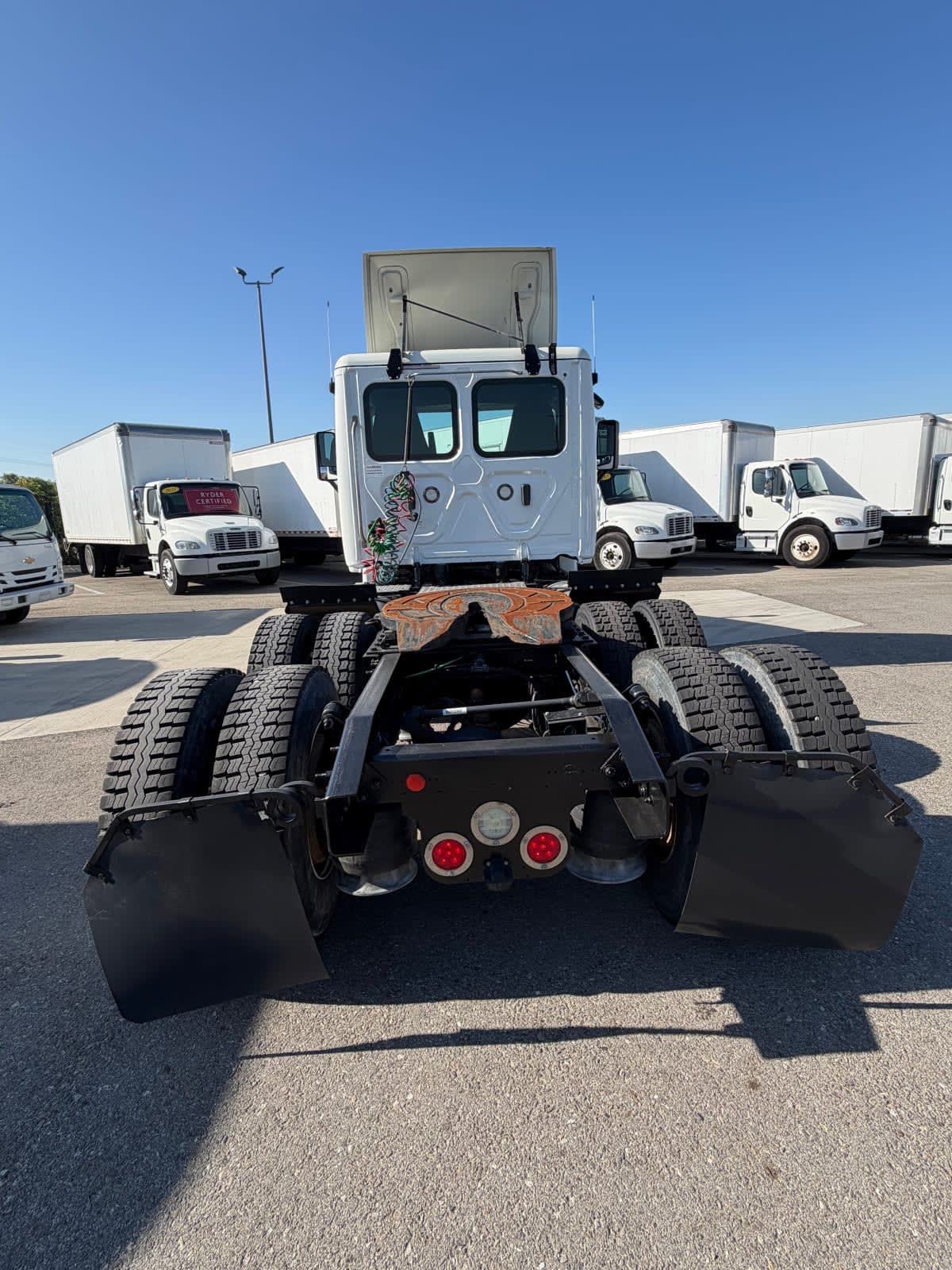 2018 Freightliner Cascadia in Fontana, CA — photo 5