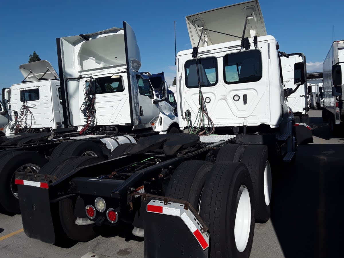 2018 Freightliner - image 4