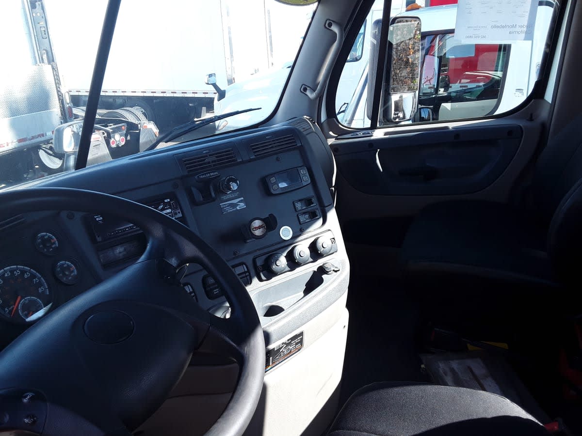 2018 Freightliner - image 7