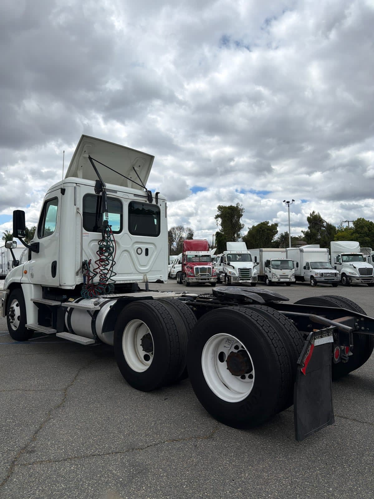 2018 Freightliner Cascadia in Pomona, CA — photo 6