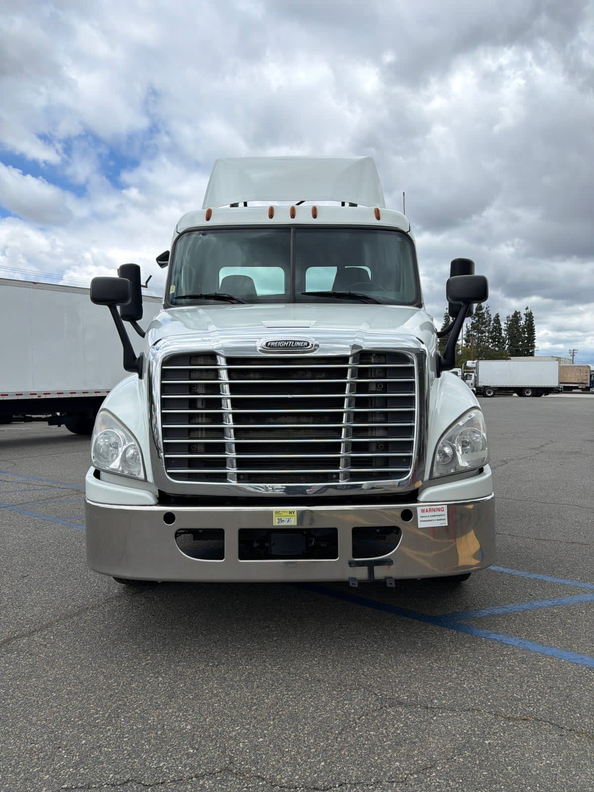2018 Freightliner Cascadia in Pomona, CA — photo 2