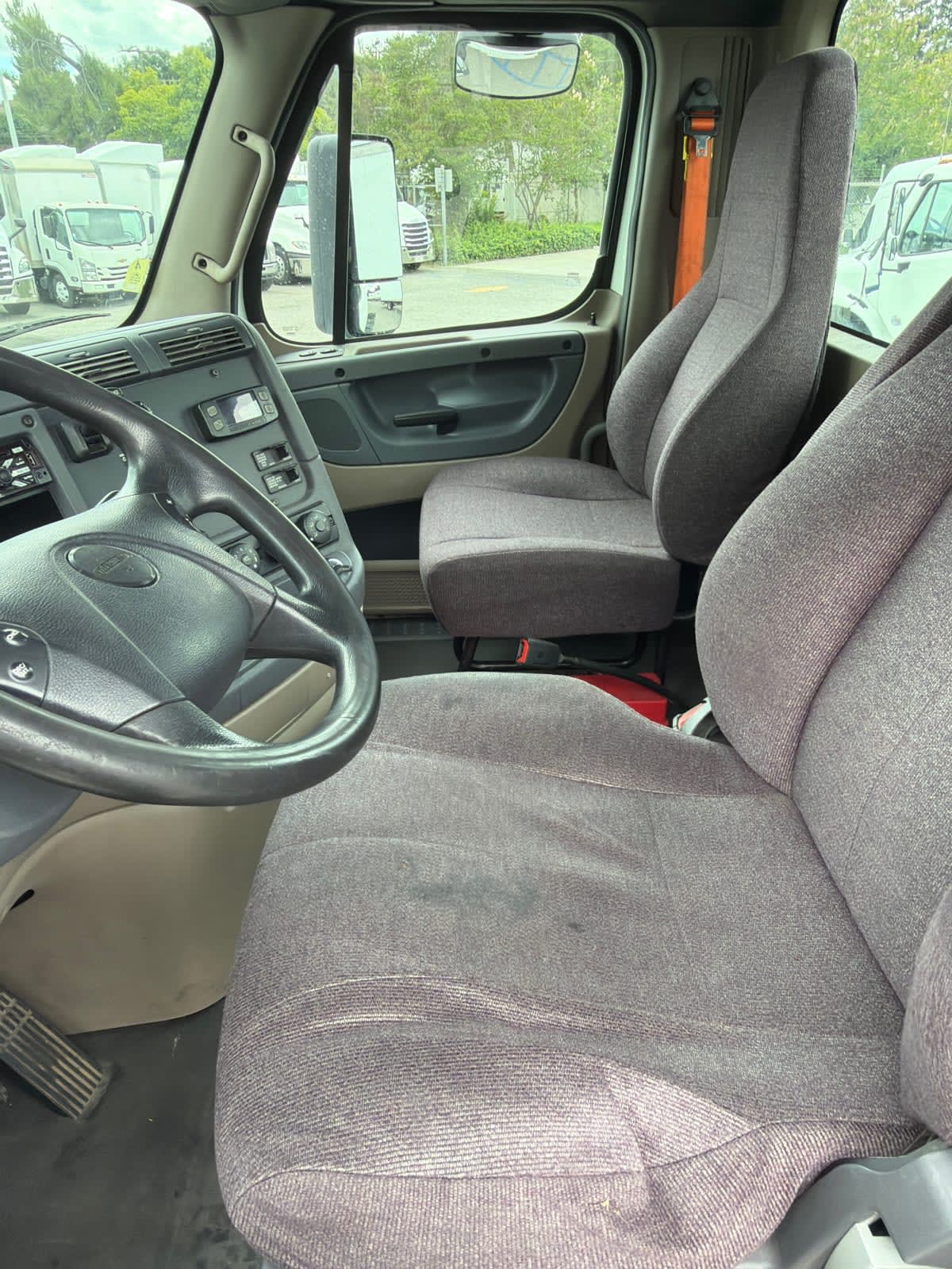 2018 Freightliner Cascadia in Pomona, CA — photo 7