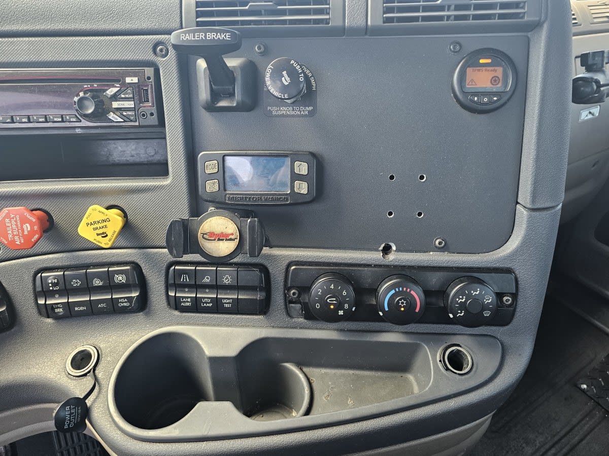 2019 Freightliner - image 12