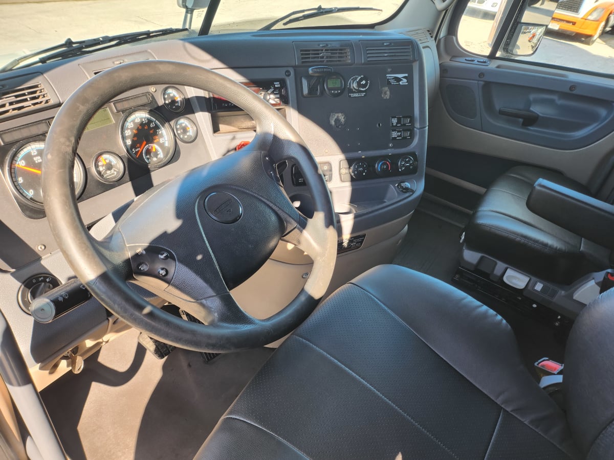 2019 Freightliner/Mercedes CASCADIA 125 803270