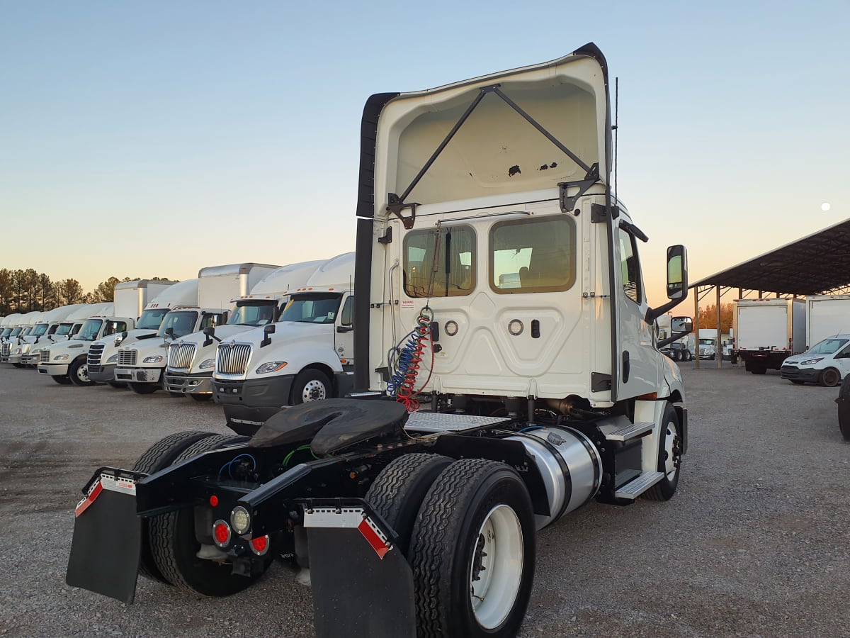 2019 Freightliner/Mercedes NEW CASCADIA 126 803305