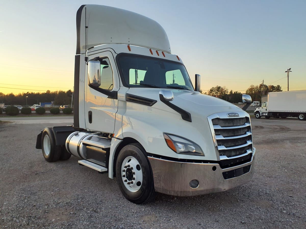 2019 Freightliner/Mercedes NEW CASCADIA 126 803305