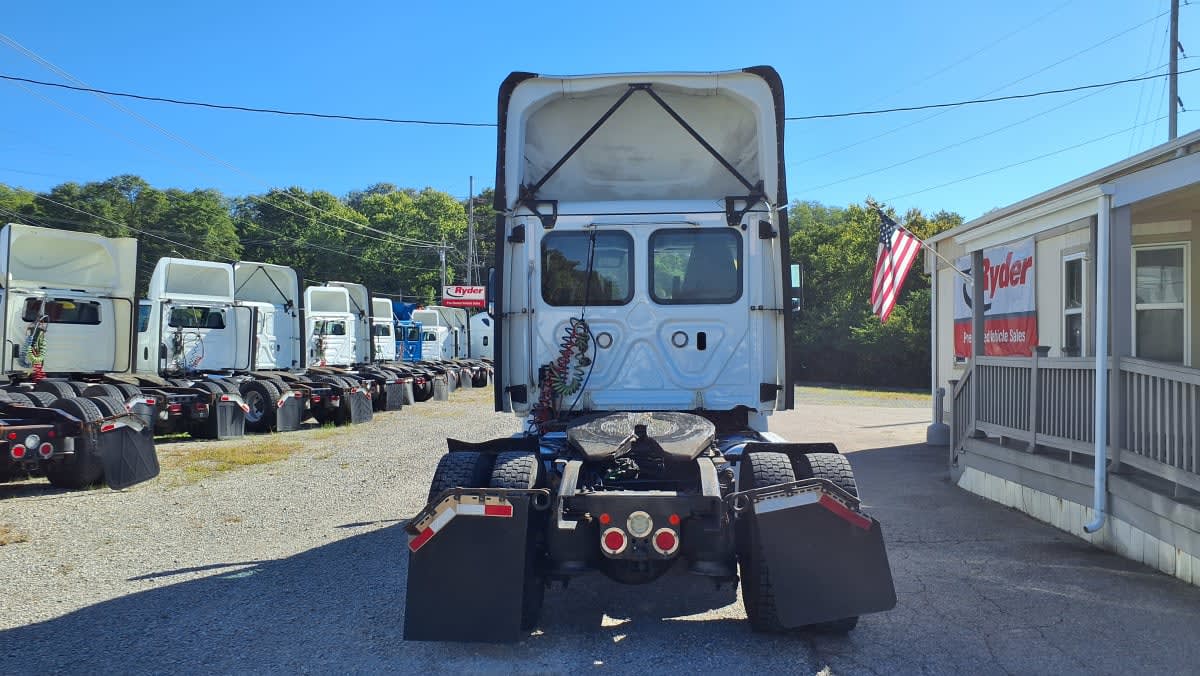 2019 Freightliner Cascadia in West Chester, OH — photo 5