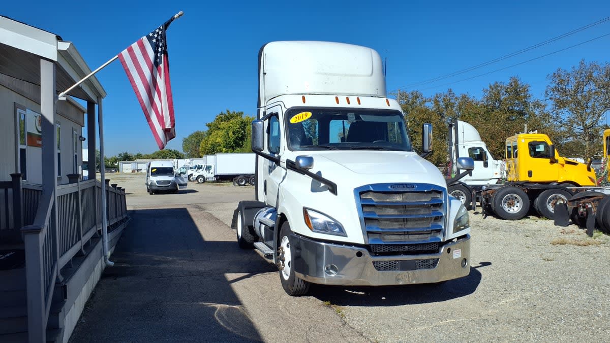 2019 Freightliner Cascadia in West Chester, OH — photo 3