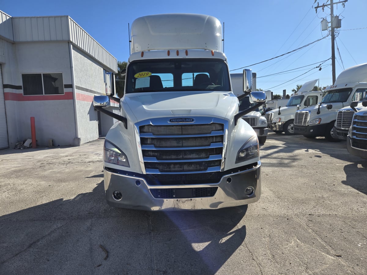 2019 Freightliner - image 2